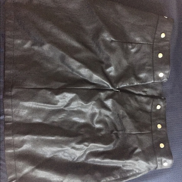 Black Leather skirt - Picture 2 of 3